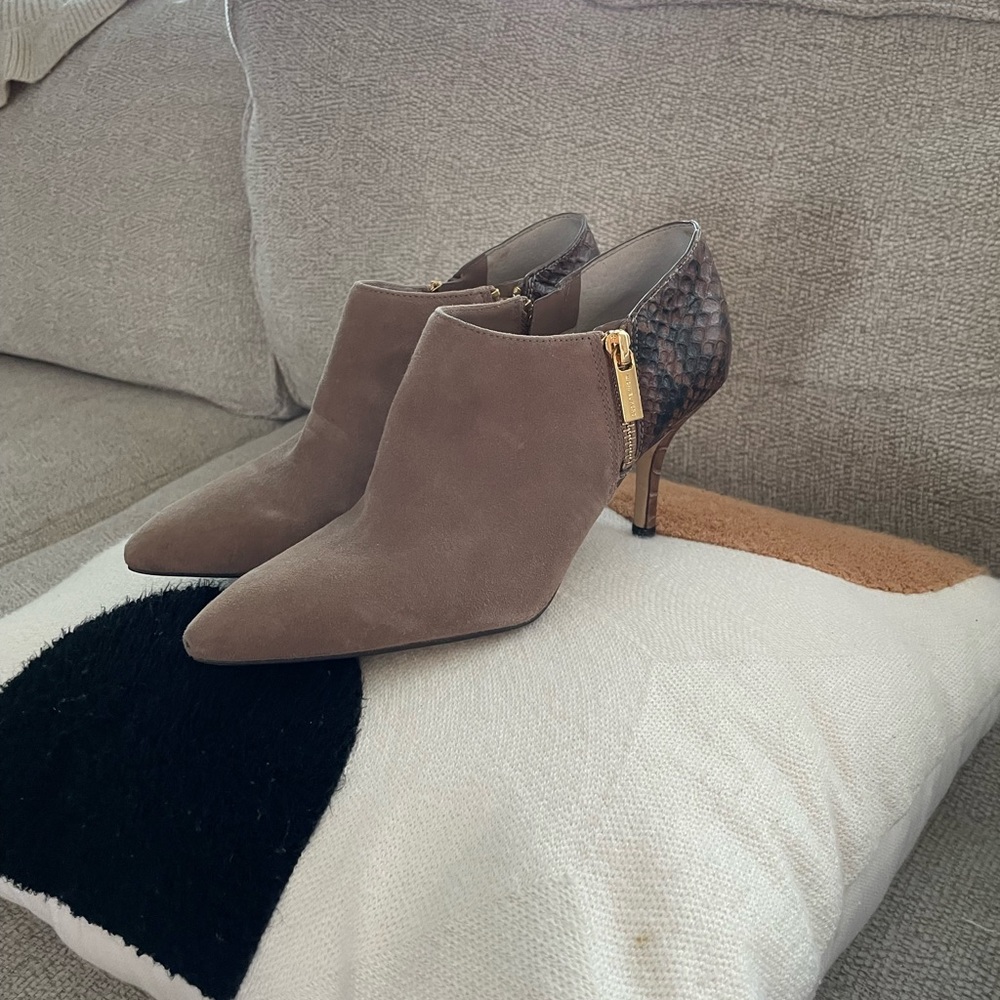 Michael Kors pumps